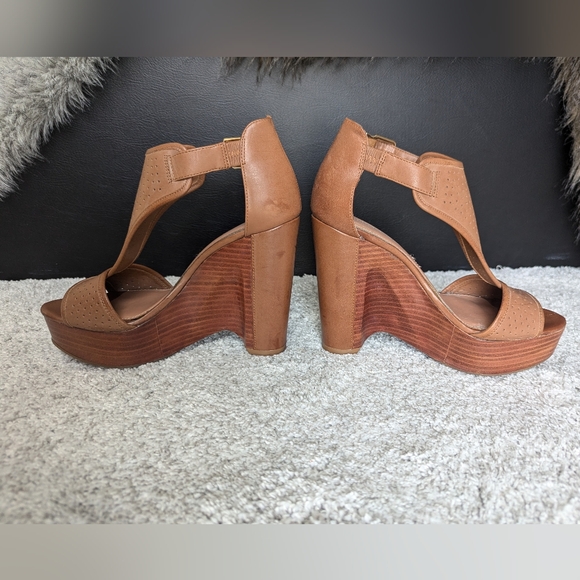 Gianni Bini Leather Wedges - Picture 6 of 8